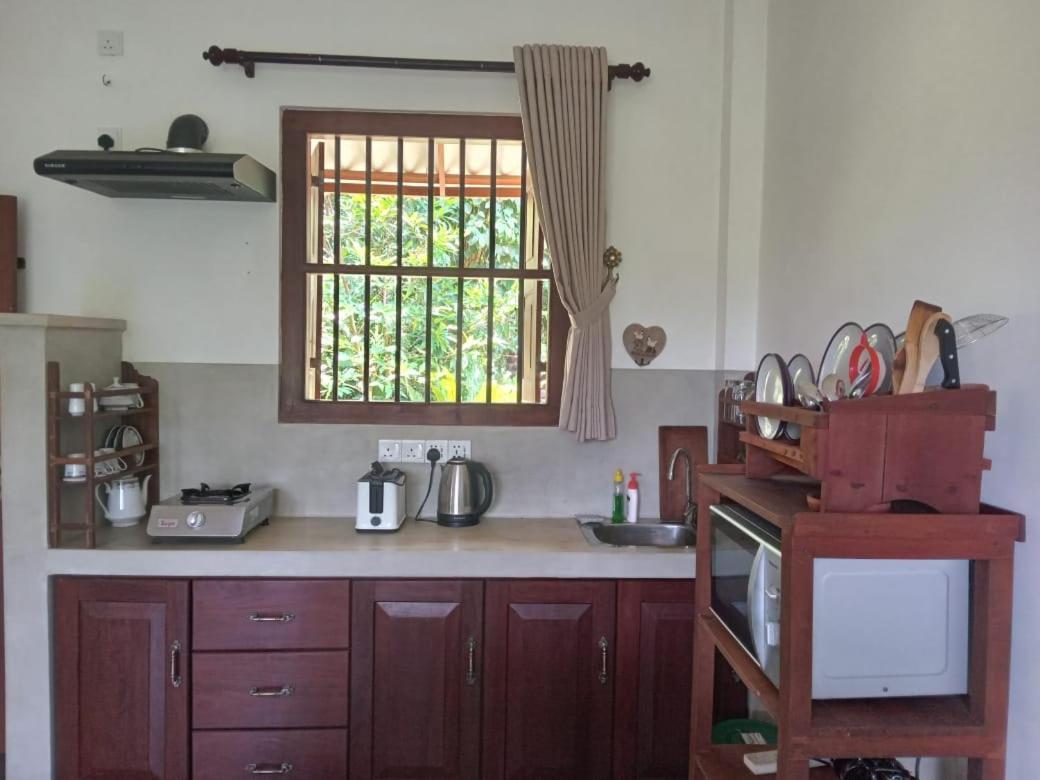 Guruwaththa Eco Lodge Hikkaduwa Room photo